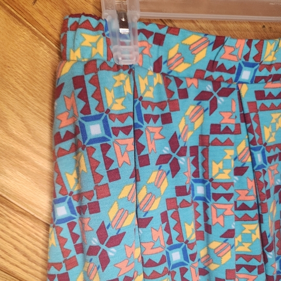 Lularoe Madison skirt light teal with arrows size medium - Picture 7 of 8